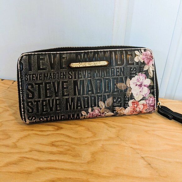 Steve Madden Wristlet - Picture 1 of 4